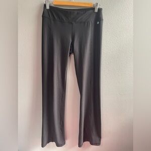 Miraclesuit performance tummy control flared leg black leggings. Size Small.